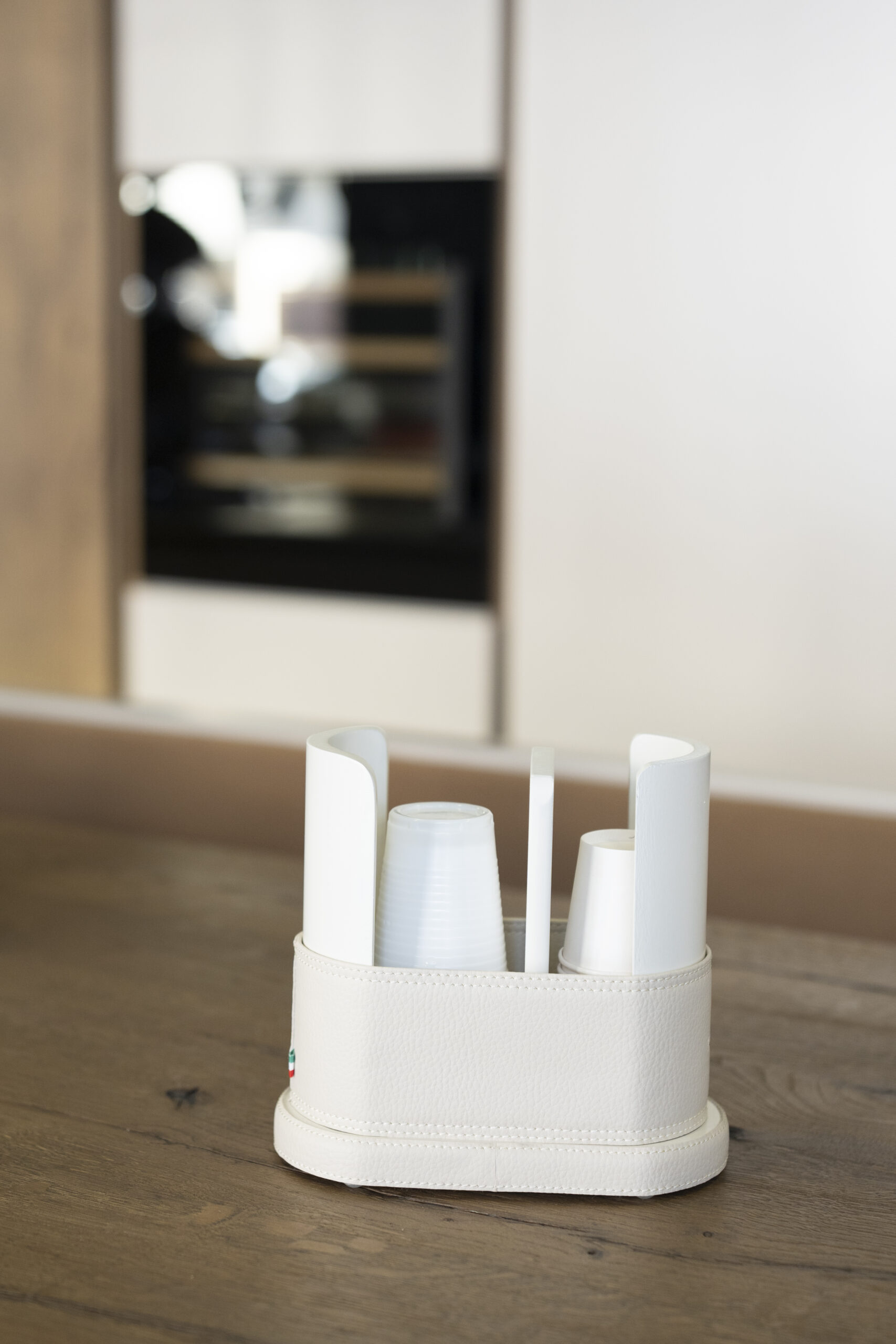 Porta bicchieri in pila di legno - acqua/caffè - immagine 10